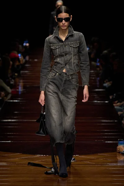 Look 14